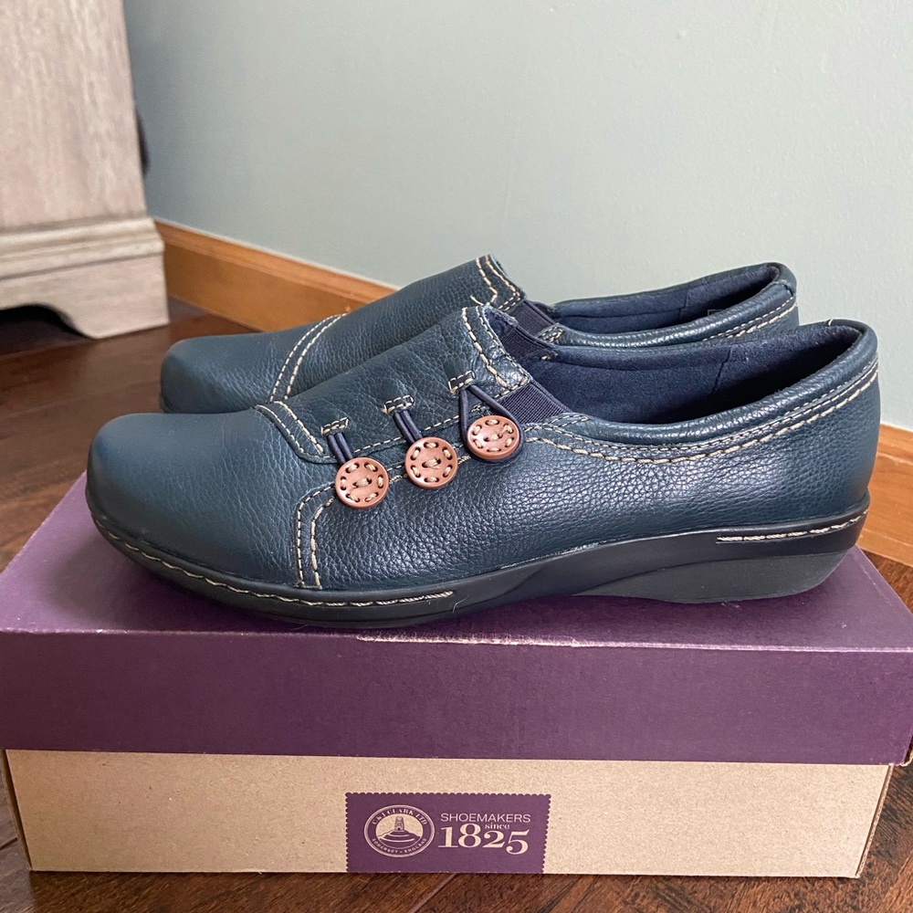NIB Clarks Navy Leather Size 11M